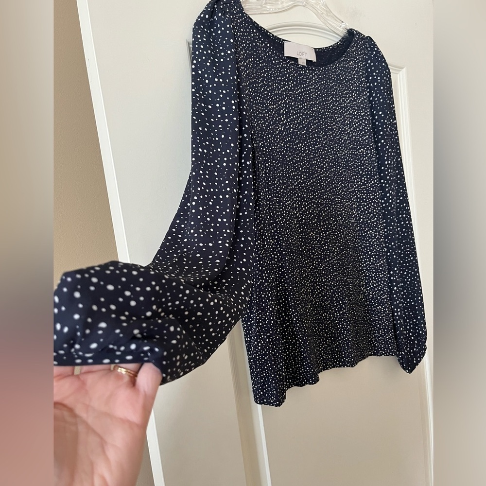 LOFT Navy Blue Speckled Dots Blouse Rayon Blend Women’s Size Small - Picture 6 of 16